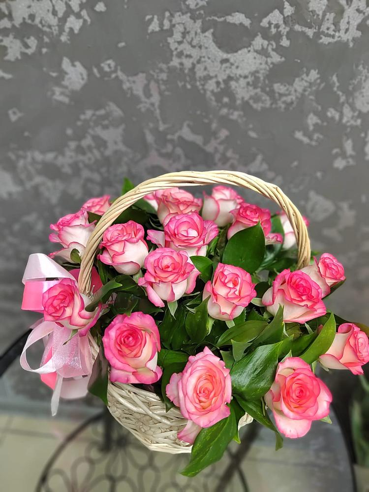 Цветочная композиция из Розы в корзине в Манаскенте