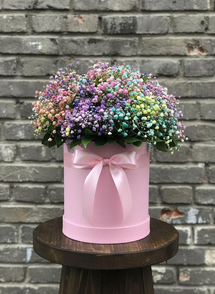 Цветочная композиция из Гипсофила и Розы в шляпной коробке в Манаскенте