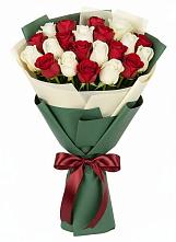 Букет Микс из красных и белых роз в Манаскенте