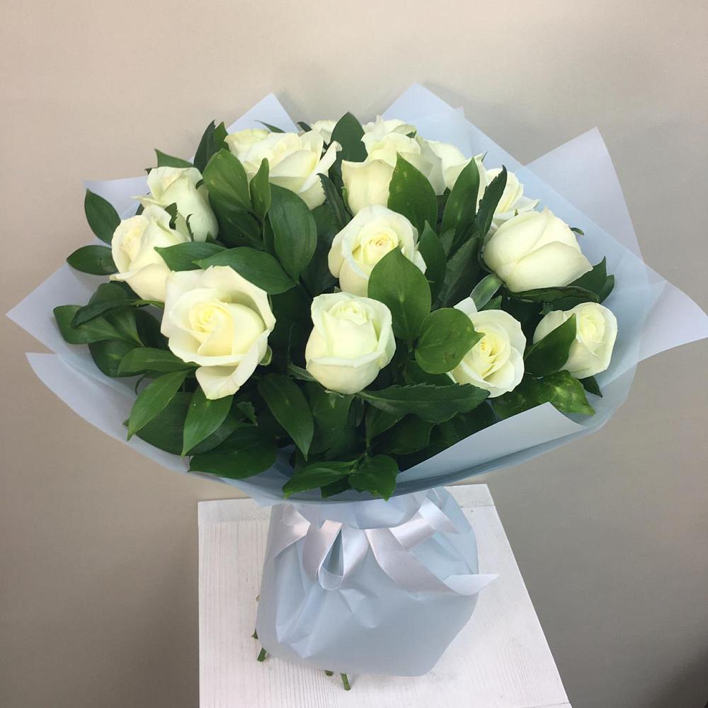 Букет 15 Белых роз Проуд в Манаскенте