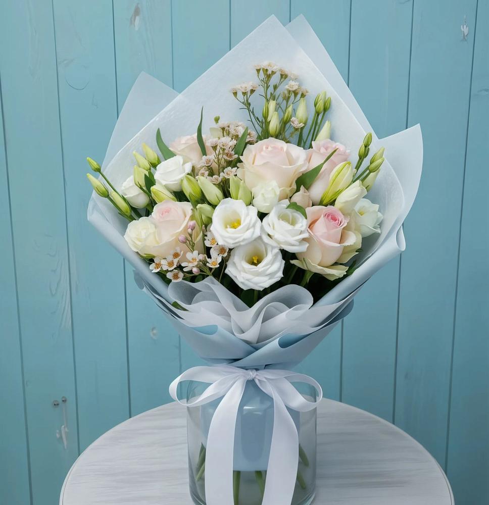 Букет цветов из: Розы и Лизиантусы в Манаскенте