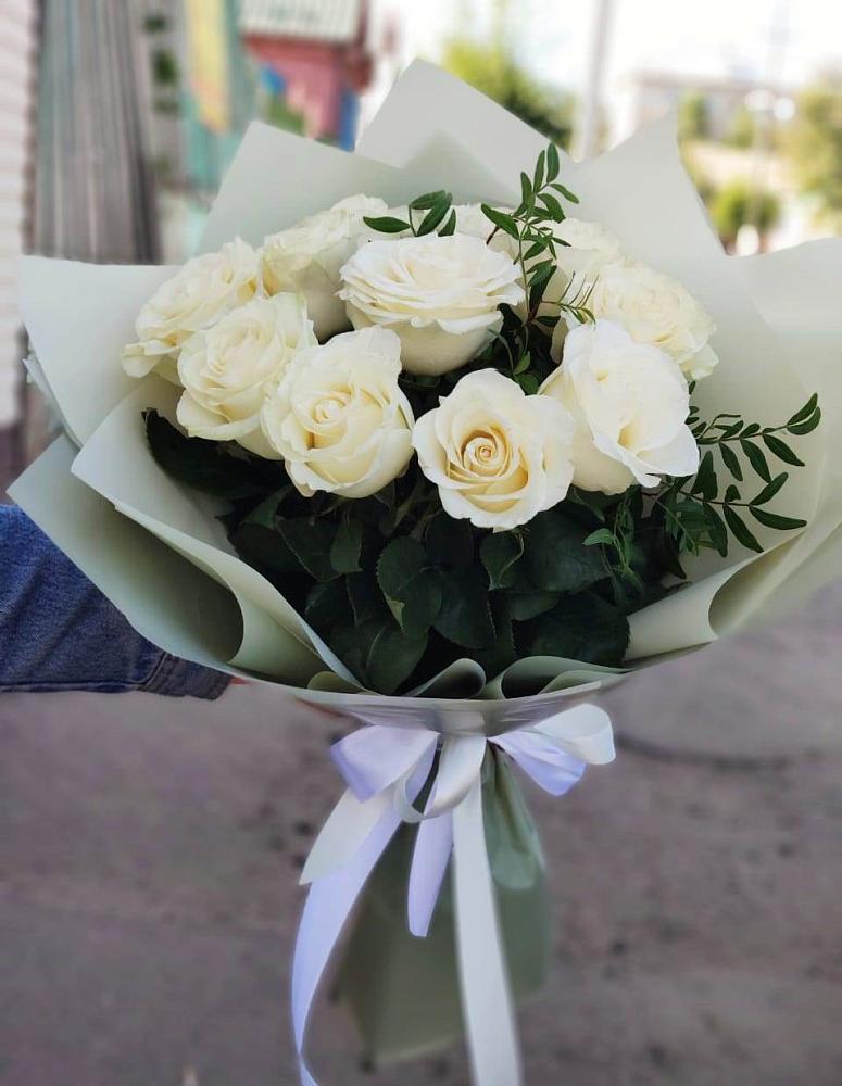 Букет Белые розы Проуд в Манаскенте