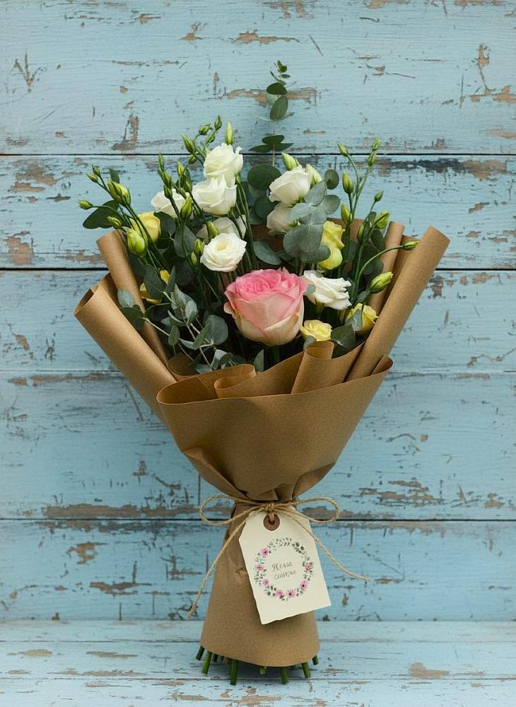 Букет цветов из: Розы и Лизиантусы в Манаскенте