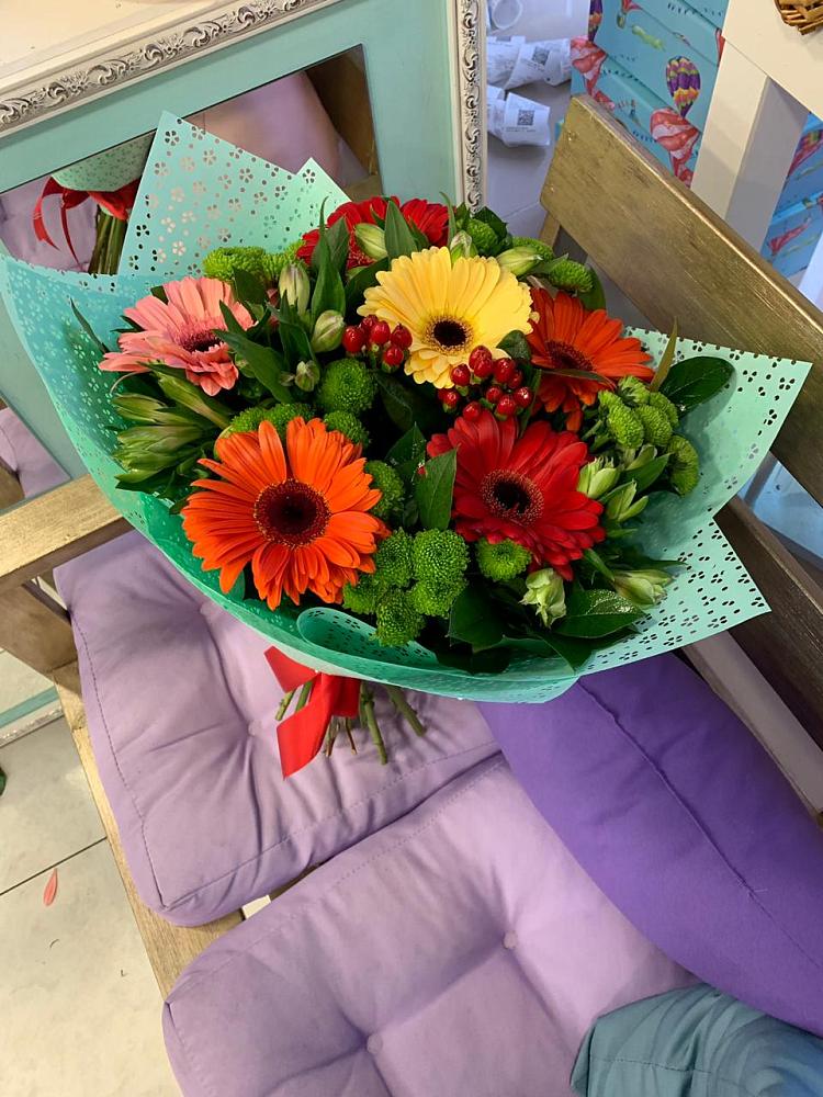 Букет цветов из: Герберы, Хризантемы и Альстромерии в Манаскенте