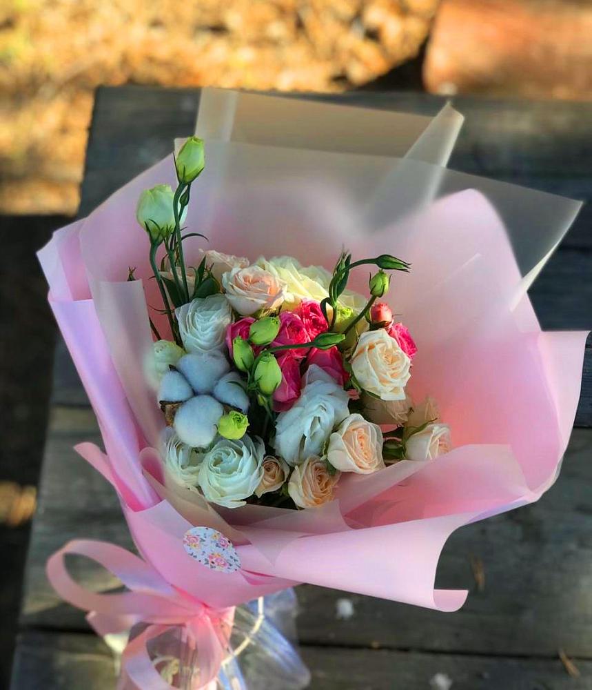 Букет цветов из: Розы и Лизиантусы в Манаскенте