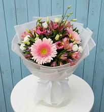Букет цветов из:  Герберы, Альстромерии и Лизиантусы #REPLACE_PRED# Манаскенте
