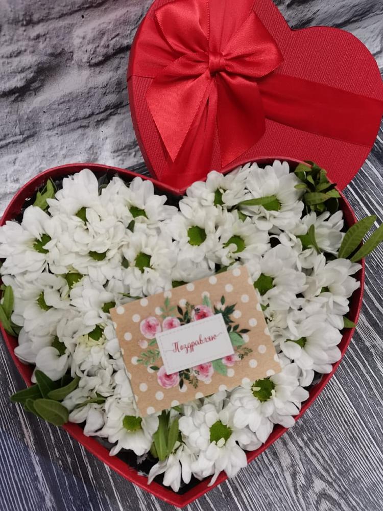 Цветочная композиция из Хризантемы в виде сердца в Манаскенте