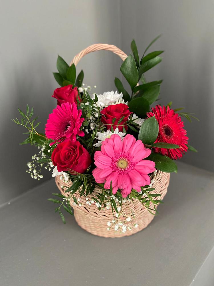 Цветочная композиция из Розы, Хризантемы и Герберы в корзине в Манаскенте