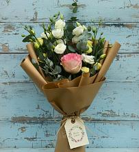 Букет цветов из:  Розы и Лизиантусы в Манаскенте