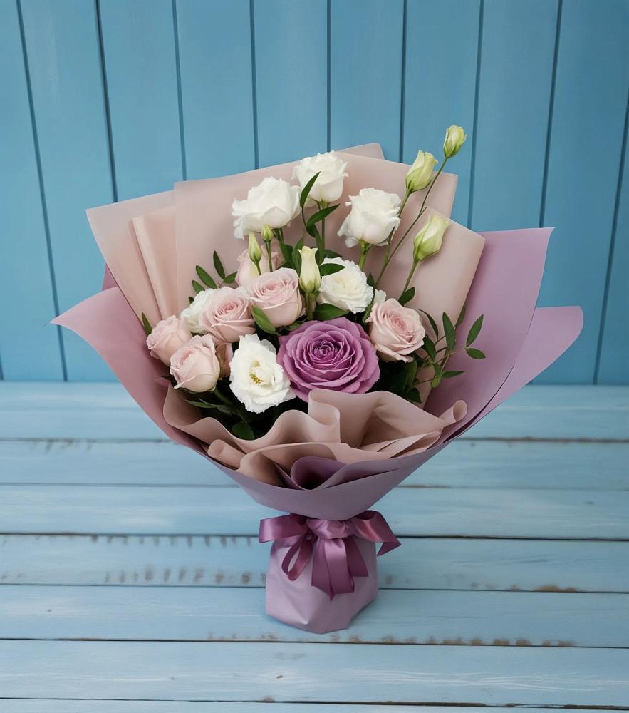 Букет цветов из: Розы и Лизиантусы в Манаскенте